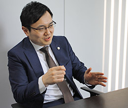 Q2.実際に弁護士になって、改めて感じていること、心がけていることを教えてください